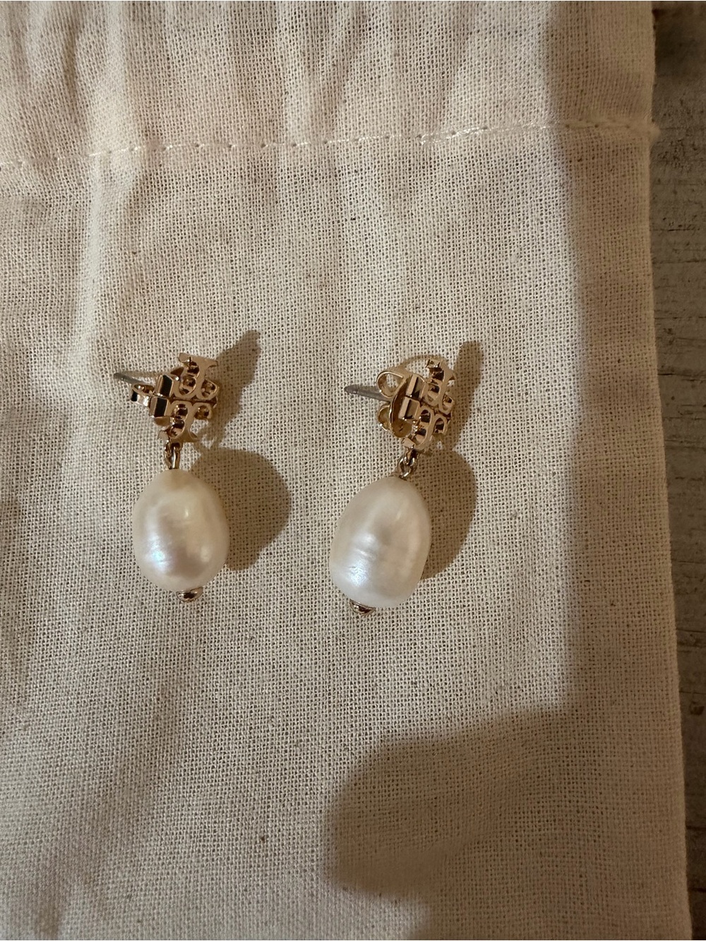 Tory Burch Gold Logo Pearl Drop Earrings - White